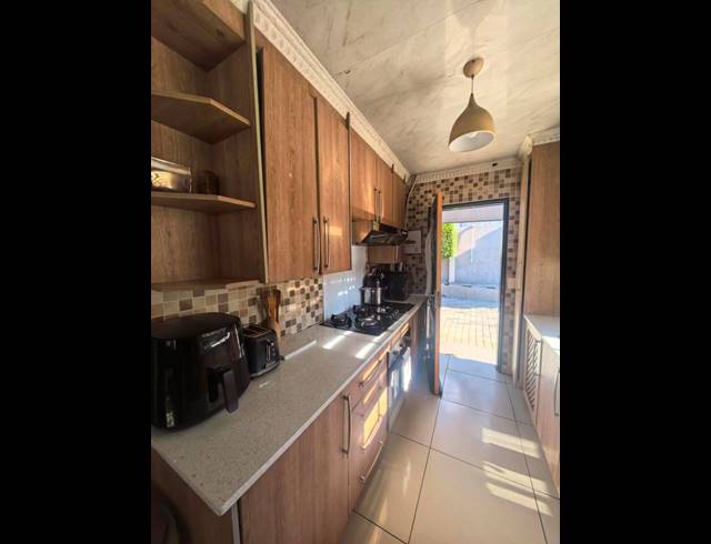 3 BEDROOM HOUSE FOR SALE IN OLIEVENHOUTBOSCH